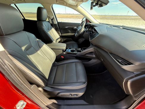 Used 2023 Buick Envision Essence image 18