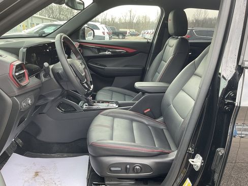 Used 2025 Chevrolet TrailBlazer RS w/ Convenience Package image 8