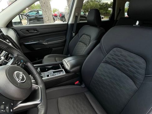 Used 2024 Nissan Pathfinder SV FWD image 22