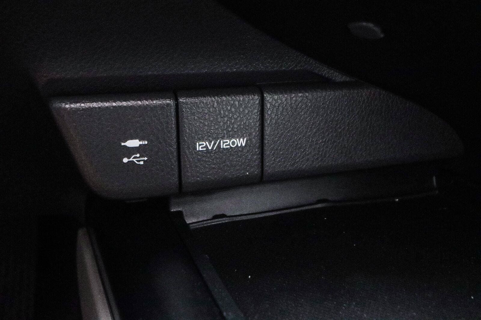 Used 2018 Toyota Camry XSE FWD image 12