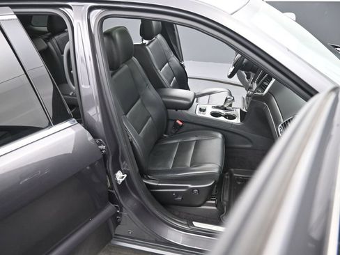 Used 2018 Jeep Grand Cherokee Limited w/ Luxury Group II image 19