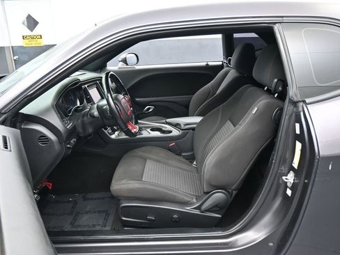 Used 2022 Dodge Challenger SXT w/ Driver Convenience Group RWD image 11