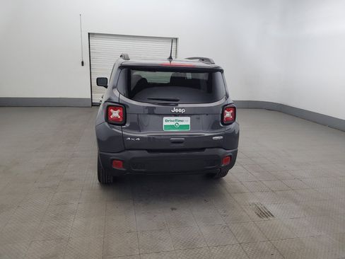 Used 2022 Jeep Renegade Latitude AWD/4WD image 6
