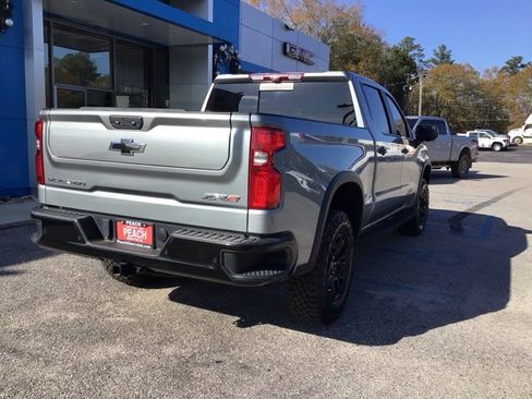 Used 2023 Chevrolet Silverado 1500 ZR2 w/ Technology Package image 4
