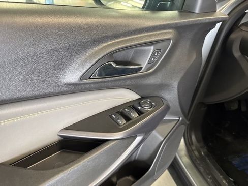 Used 2025 Chevrolet Trax ACTIV FWD image 41