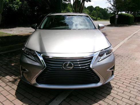 Used 2016 Lexus ES 350 w/ Luxury Package w/Wood Trim FWD image 2