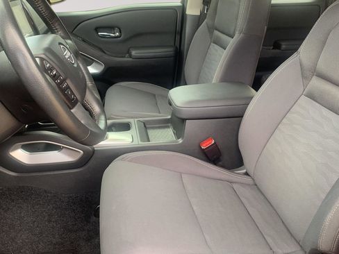 Used 2023 Nissan Frontier SV w/ SV Convenience Package image 18