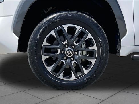 Used 2023 Toyota Tundra Limited w/ Power Package AWD/4WD image 11