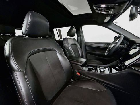 Used 2024 Jeep Grand Cherokee L Altitude AWD/4WD image 41