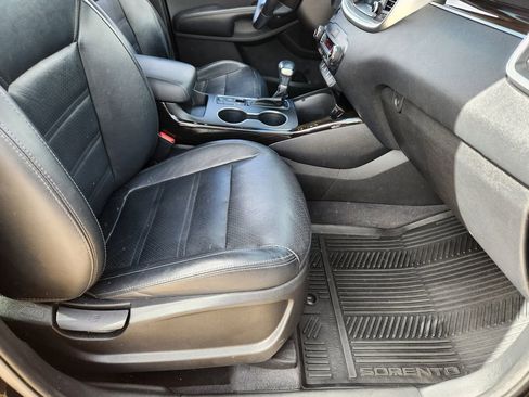 Used 2019 Kia Sorento EX image 16