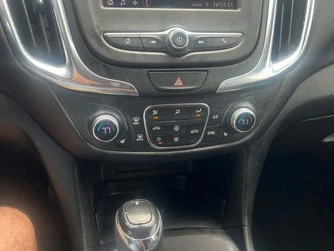 Used 2021 Chevrolet Equinox LT FWD image 16