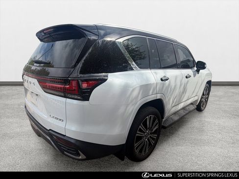 Used 2024 Lexus LX 600 4WD w/ Luxury Package image 3