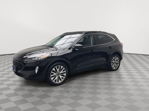 Used 2022 Ford Escape Titanium w/ Class II Trailer Tow Package image 35