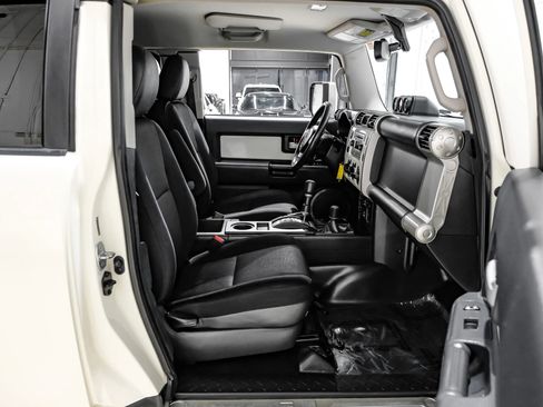 Used 2014 Toyota FJ Cruiser 4WD w/ Upgrade Package image 34