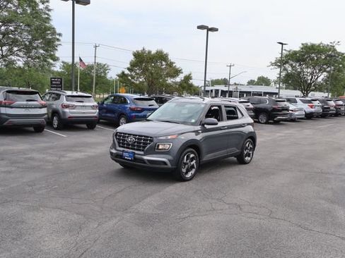 Used 2023 Hyundai Venue SEL w/ Cargo Package FWD image 3