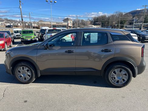 Used 2025 Nissan Kicks S image 6
