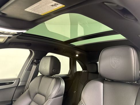 Used 2025 Porsche Macan image 19