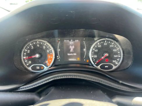 Used 2016 Jeep Renegade Latitude w/ Popular Equipment Group AWD/4WD image 18