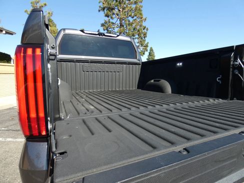 Used 2025 Toyota Tundra Limited AWD/4WD image 24