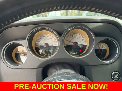 Used 2014 Dodge Challenger SXT RWD image 5