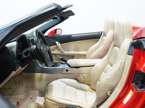 Used 2006 Chevrolet Corvette Convertible w/ Preferred Equipment Group image 29