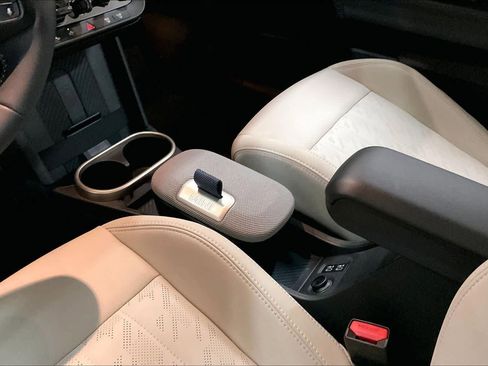 Certified 2025 MINI Cooper S image 19