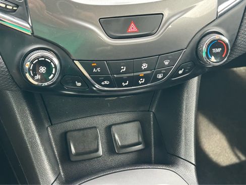 Used 2018 Chevrolet Cruze LT w/ Convenience Package FWD image 28