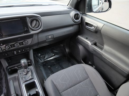 Certified 2019 Toyota Tacoma TRD Off-Road image 12