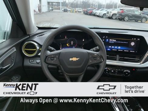 Used 2025 Chevrolet Trax LT image 15
