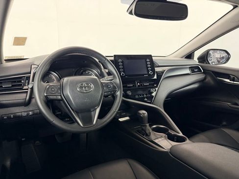 Used 2024 Toyota Camry SE image 16