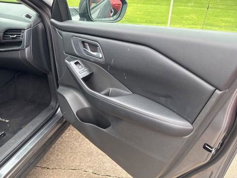 Used 2025 Nissan Rogue SV AWD/4WD image 15