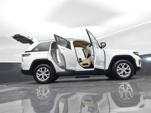 Used 2022 Jeep Grand Cherokee Limited AWD/4WD image 76