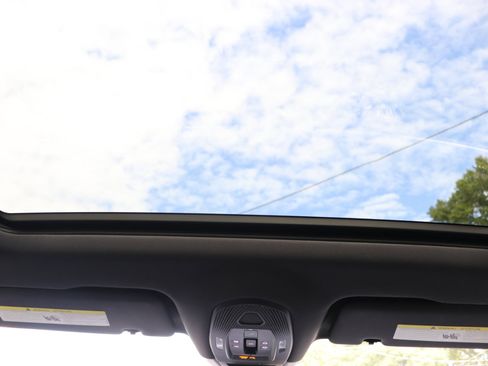 Used 2024 Porsche Cayenne image 20