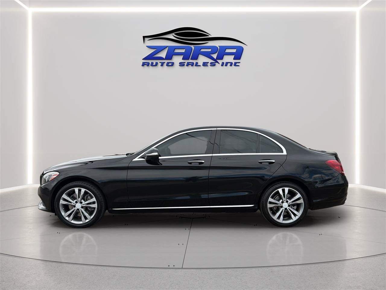 Used 2015 Mercedes-Benz C 300 4MATIC Sedan image 4