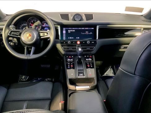 Used 2025 Porsche Macan image 14