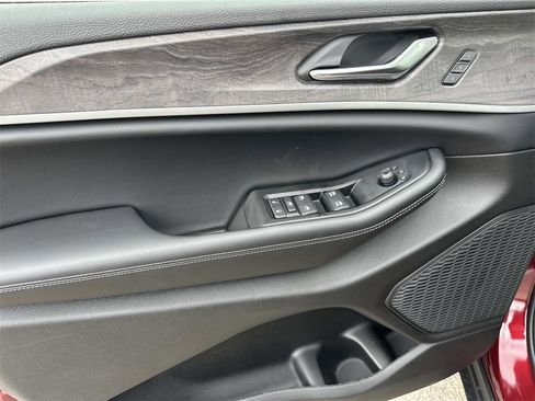 New 2025 Jeep Grand Cherokee Limited image 12