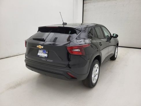 New 2026 Chevrolet Trax LS w/ LS Convenience Package FWD image 13