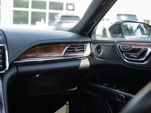 Used 2020 Lincoln Continental AWD w/ Premium Package image 25