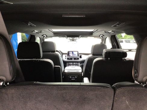 Used 2024 Chevrolet Suburban Premier AWD/4WD image 47