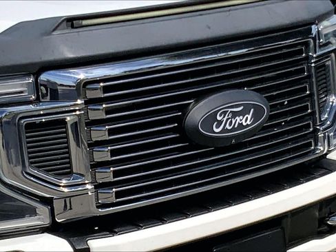 Used 2022 Ford F350 Platinum w/ FX4 Off-Road Package AWD/4WD image 25