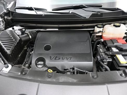 Used 2023 Chevrolet Traverse LT FWD image 35