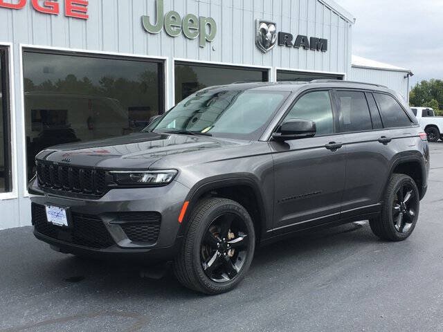 Used 2023 Jeep Grand Cherokee Altitude AWD/4WD image 7