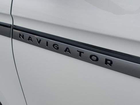 New 2026 Lincoln Navigator Reserve image 7
