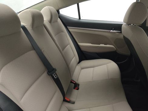 Used 2020 Hyundai Elantra SE FWD image 19