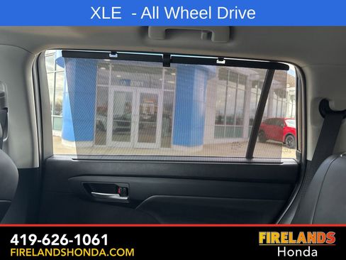 Used 2021 Toyota Highlander XLE AWD/4WD image 15