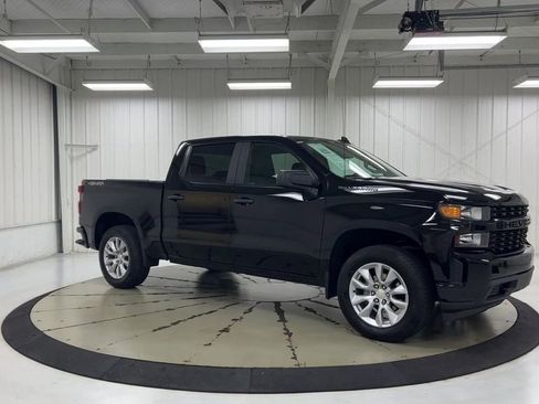 Used 2021 Chevrolet Silverado 1500 Custom AWD/4WD image 2