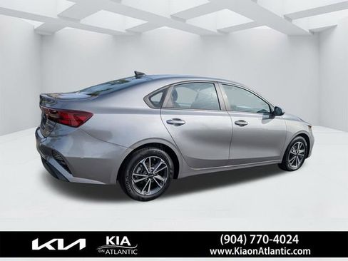 Used 2022 Kia Forte LXS image 3