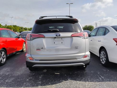 Used 2017 Toyota RAV4 XLE AWD/4WD image 4