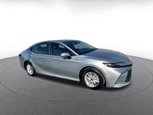 Used 2025 Toyota Camry LE image 2