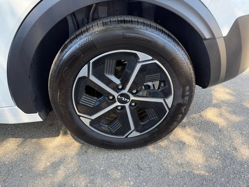 Used 2026 Kia Niro LX FWD image 28